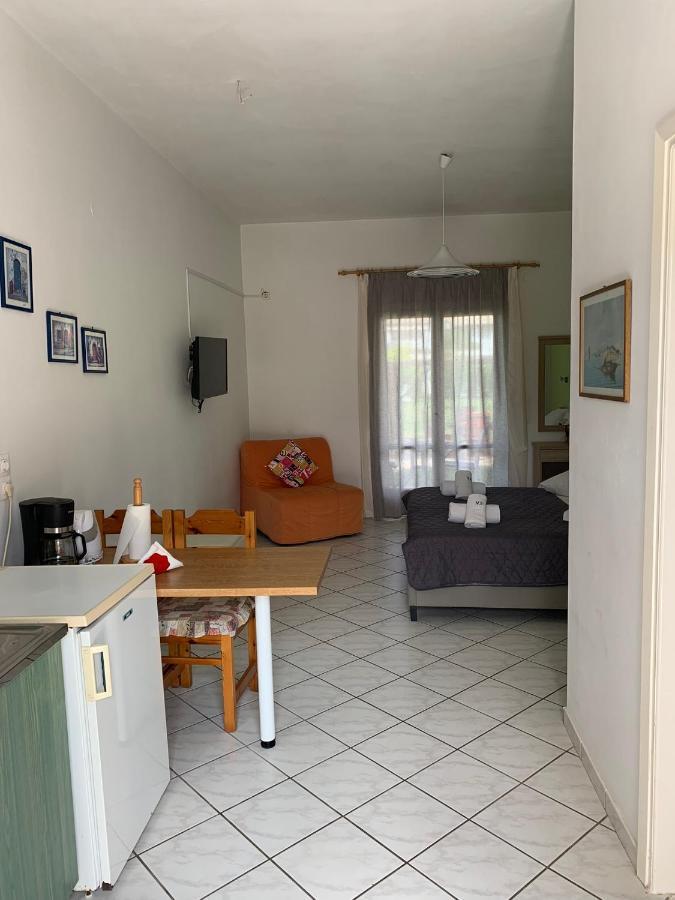 Eleftheria Studios And Apartments Acharavi  Bagian luar foto