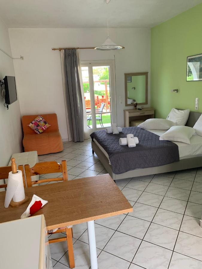 Eleftheria Studios And Apartments Acharavi  Bagian luar foto