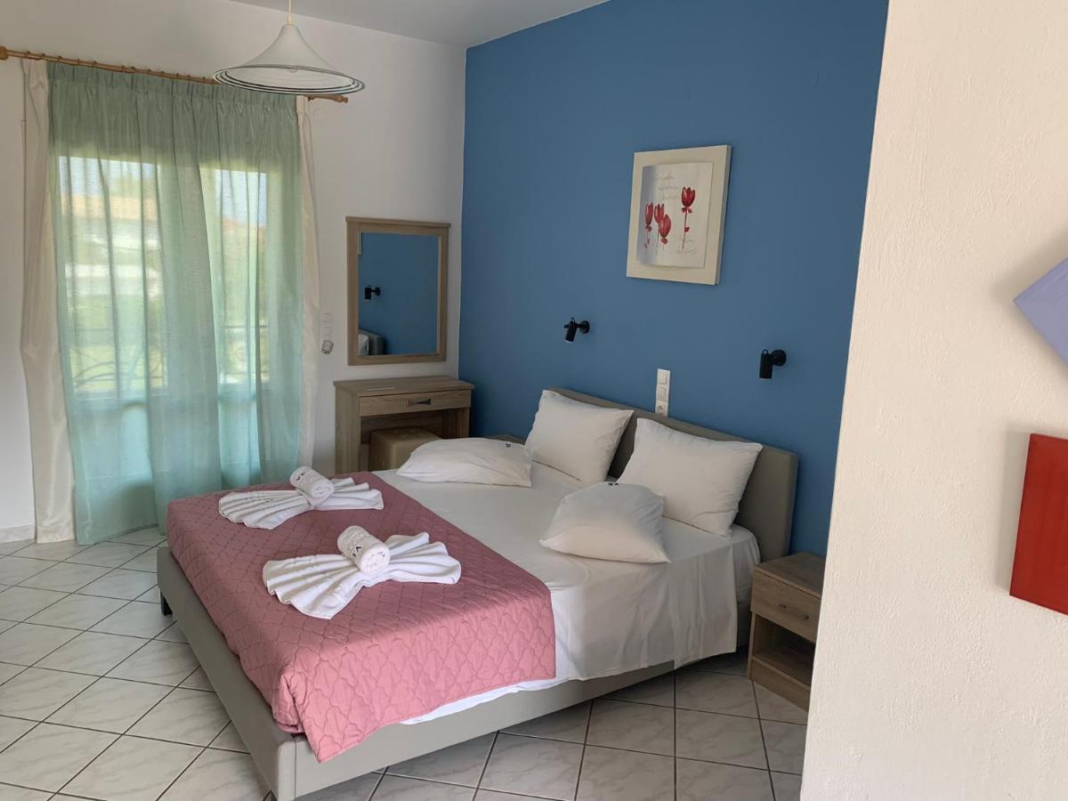 Eleftheria Studios And Apartments Acharavi  Bagian luar foto