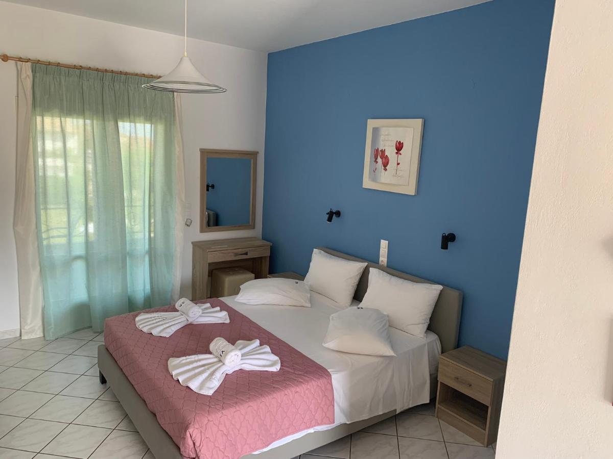 Eleftheria Studios And Apartments Acharavi  Bagian luar foto