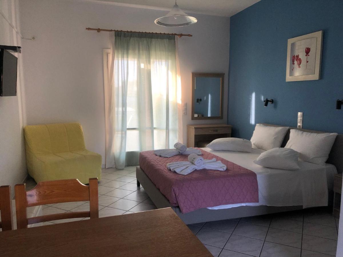Eleftheria Studios And Apartments Acharavi  Bagian luar foto