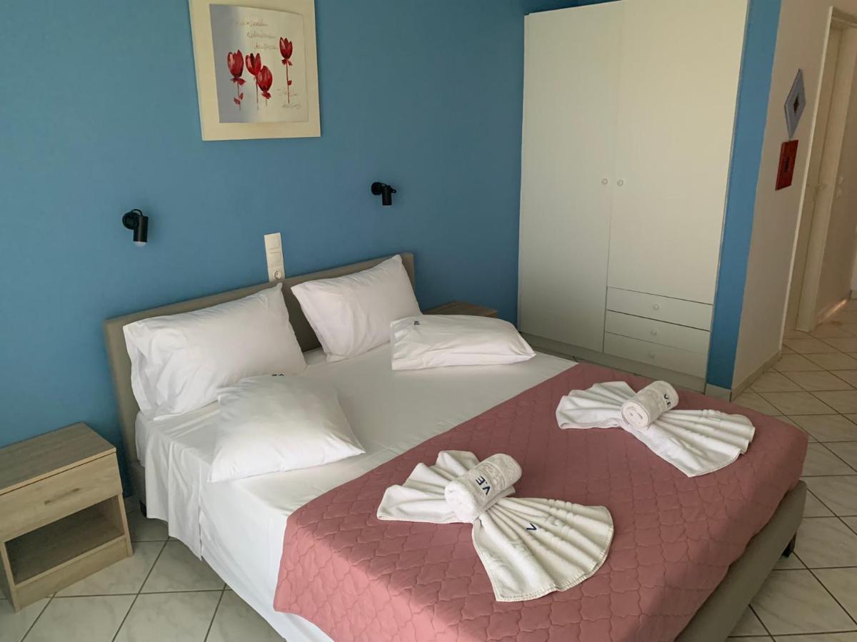Eleftheria Studios And Apartments Acharavi  Bagian luar foto