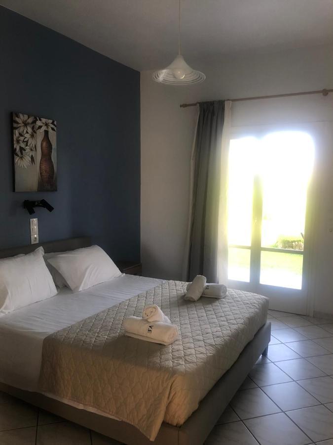 Eleftheria Studios And Apartments Acharavi  Bagian luar foto