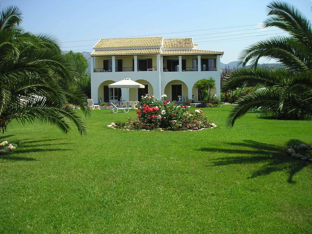 Eleftheria Studios And Apartments Acharavi  Bagian luar foto