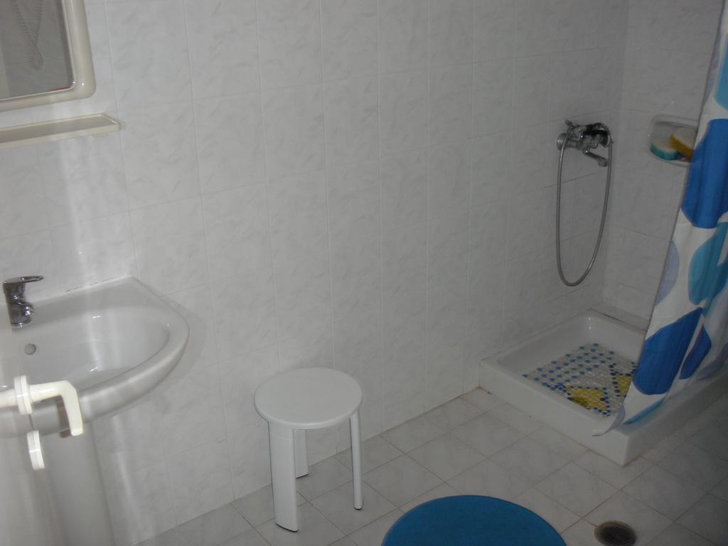 Eleftheria Studios And Apartments Acharavi  Ruang foto