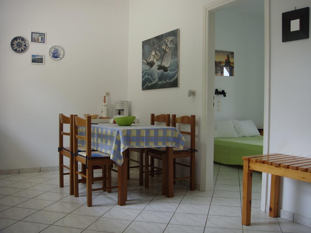 Eleftheria Studios And Apartments Acharavi  Ruang foto