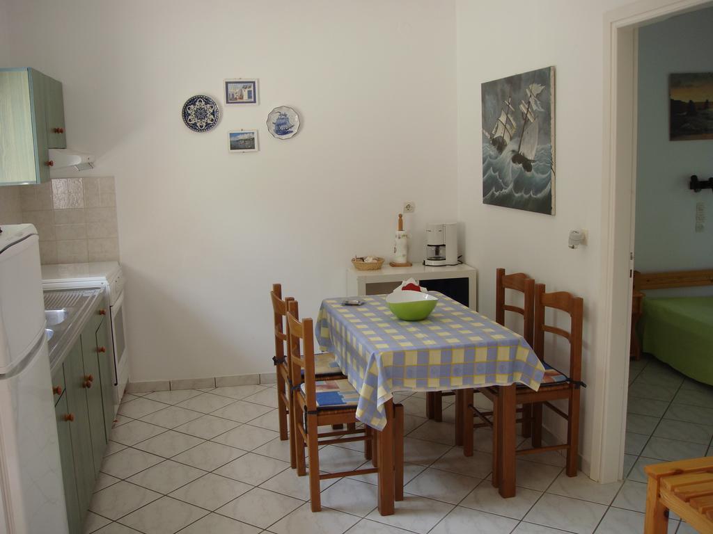 Eleftheria Studios And Apartments Acharavi  Ruang foto