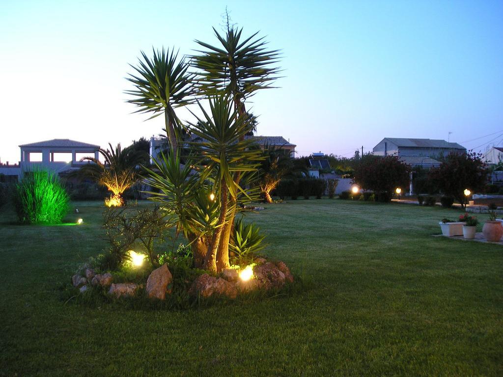 Eleftheria Studios And Apartments Acharavi  Bagian luar foto